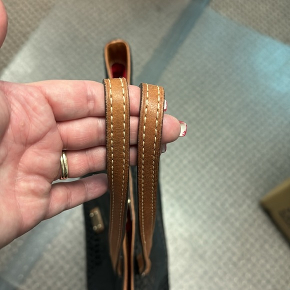 DOONEY AND BOURKE PATENT LEATHER TOTE - Picture 4 of 5